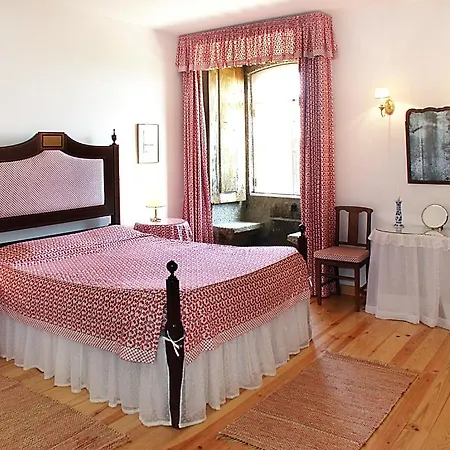 Guest house Casa De Vilarinho De S. Romao 3*