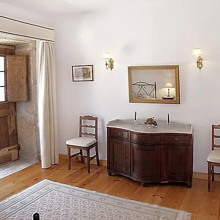 Casa De Vilarinho De S. Romao 3*